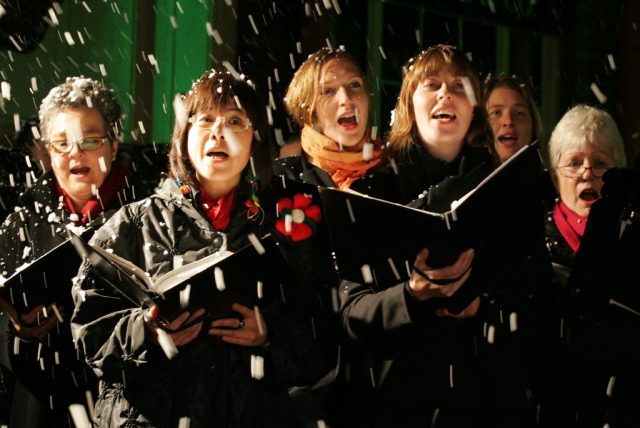 6 Traditional English Christmas Songs In Spanish